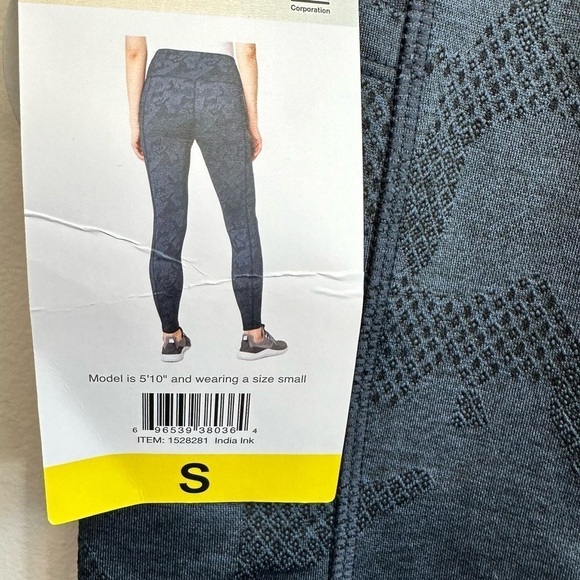 NWT Mondetta Women’s Performance Heat Gear Active Leggings Blue Camo Size Small - Picture 12 of 13